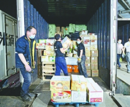 机场货物运输三兄弟：液压秋葵视频在线观看、叉车、堆垛车